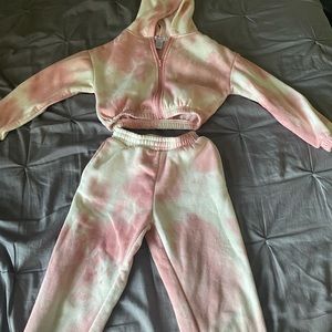 Girls size 7 cropped zip up hoodie and jogger set